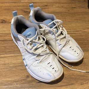 Yonex Badminton Shoes new never worn W US 9 M 7.5